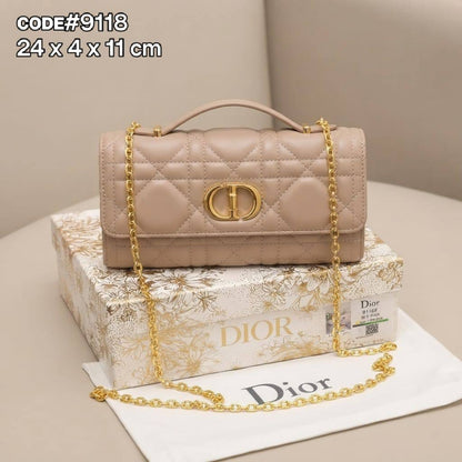 Dior
ᴄᴀʀᴏ ᴅɪᴏʀ ғʟᴀᴘ ᴄʟᴜᴛᴄʜ
ɪɴ ᴛᴏᴘ ʜᴀɴᴅʟᴇ ʙᴀɢ
ʜᴀs ʟᴏɴɢ ɢᴏʟᴅ ᴄʜᴀɪɴ  sᴛʀᴀᴘ
ɪɴ ᴛᴡɪsᴛ ʟᴏɢᴏ ʟᴏᴄᴋ 
sɪᴢᴇ: 24 cm
ᴡɪᴛʜ BOX

75 dhs🇦🇪🇦🇪

Zain31
♥️♥️♥️