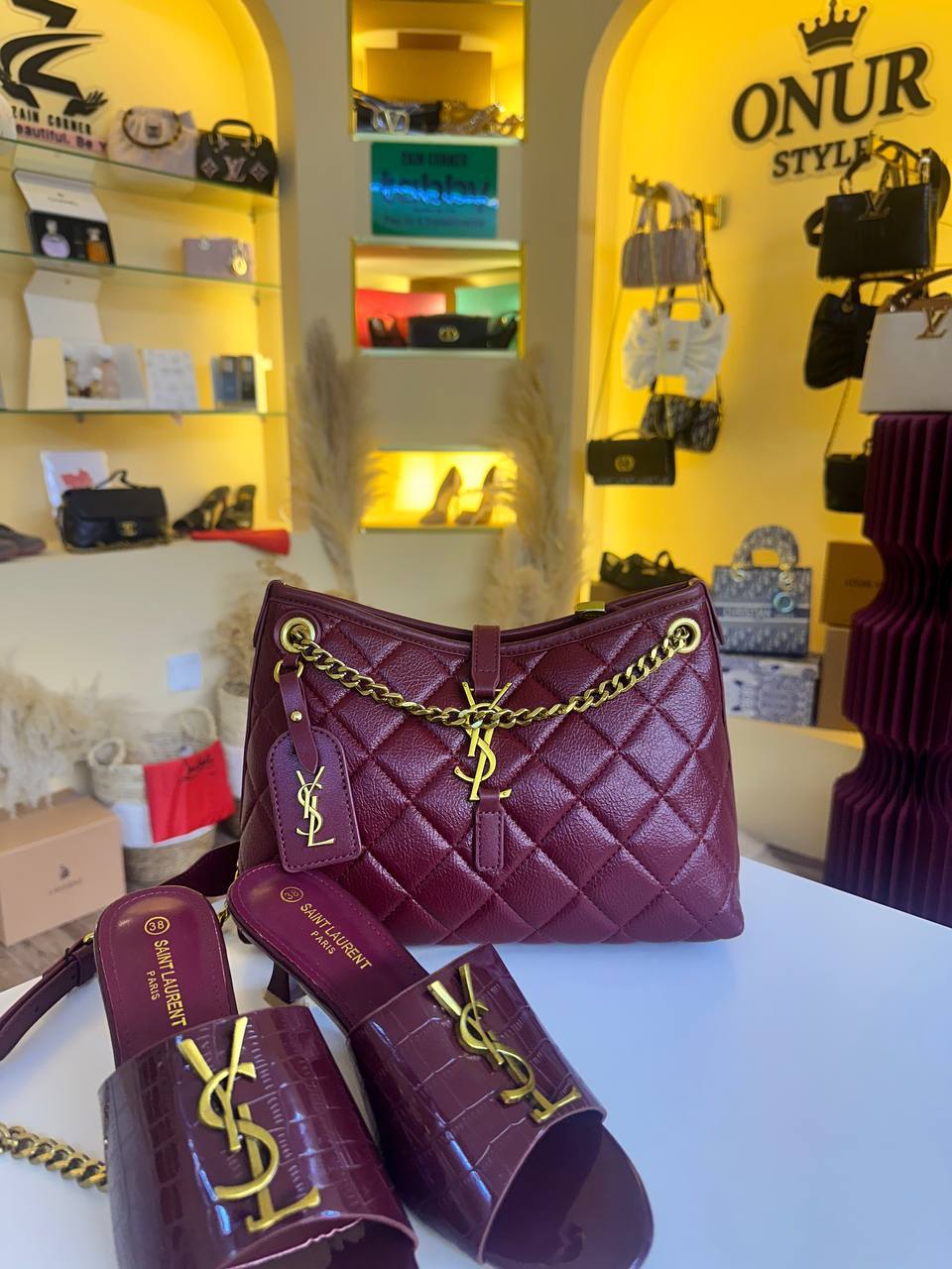 Ysl offer

170 dhs 
Heels & bag

Zain161
♥️♥️♥️

Zc