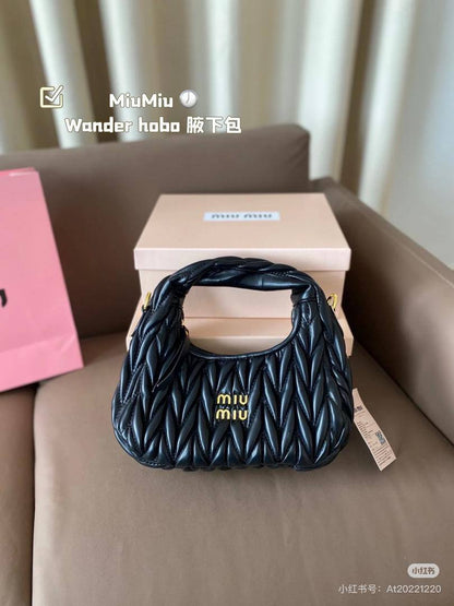 Miu Miu
90 dhs✅

with box。
🎁🎁🎁

22cm

Zain26
♥️♥️♥️