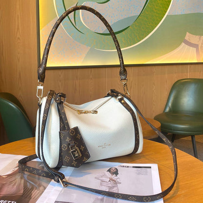 LV
High quality
With box 🎁

110 dhs✅

Zain136
♥️♥️♥️
