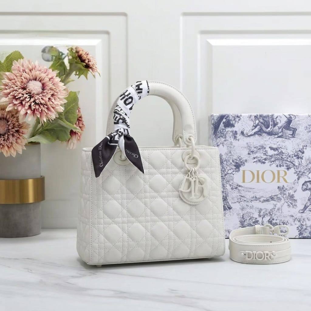 Dior
ᴍᴀᴛᴛᴇ ʟᴇᴀᴛʜᴇʀ ᴍᴀᴛᴇʀɪᴀʟ
ᴡɪᴛʜ ᴛᴡɪʟʟʏ ɪɴᴄʟᴜᴅᴇ
ᴡɪᴛʜ BOX
🎁🎁🎁

 *sɪᴢᴇ: 24 cm = Pʀɪᴄᴇ 110 ᴅʜs* 
  
 *sɪᴢᴇ: 30 ᴄm = Pʀɪᴄᴇ 100 ᴅʜs* 

Zain31
♥️♥️♥️