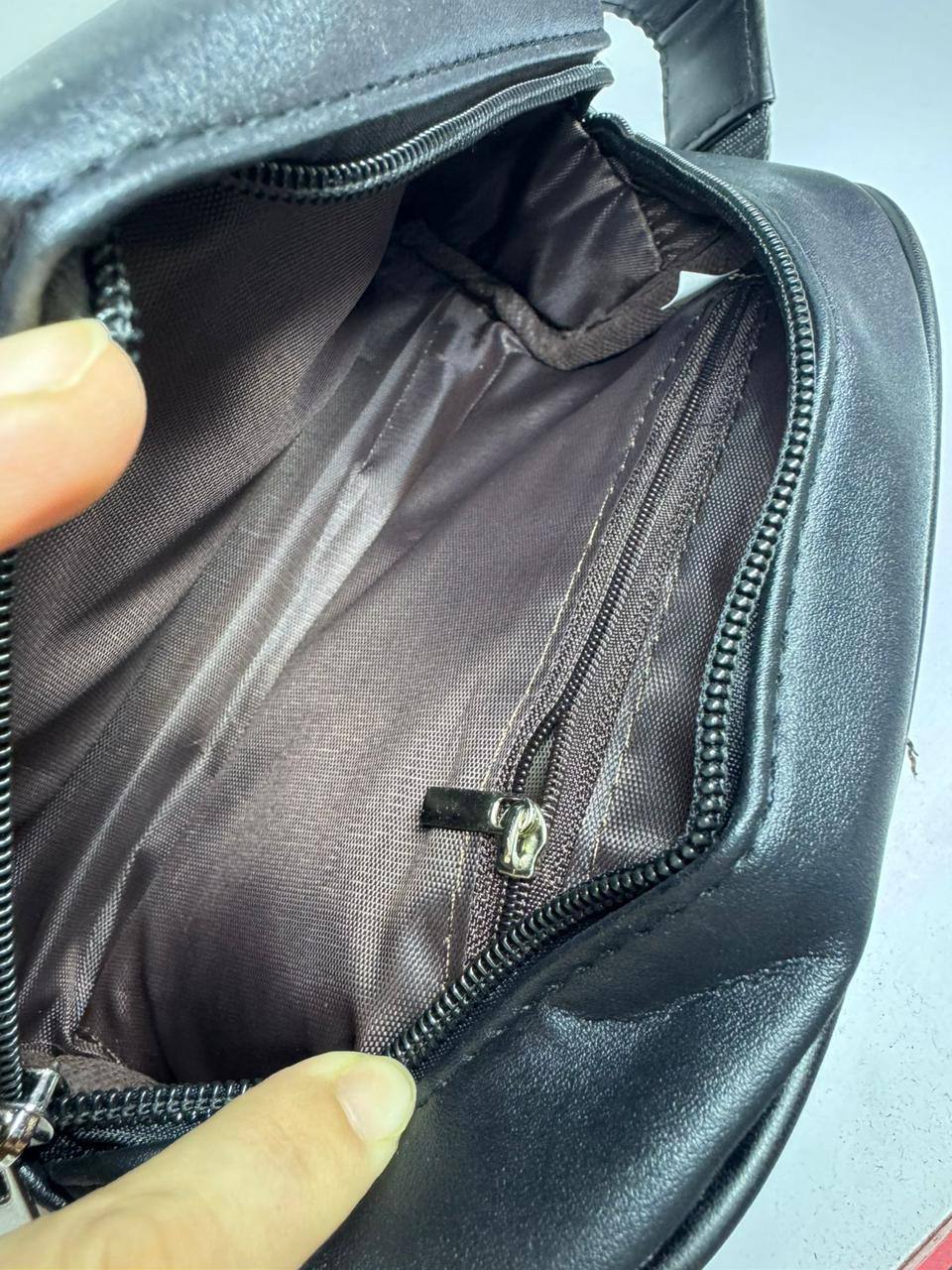 🧑🏻‍💻 Man hand bag
Good quality
Size : 21  * 12.5 cm
20 dhs💓

Zain115
♥️♥️♥️