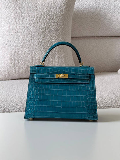 Hermes kelly croc 25cm💕master quality😍with box❤️
750 dhs🪙💕

Zain52
♥️♥️♥️
