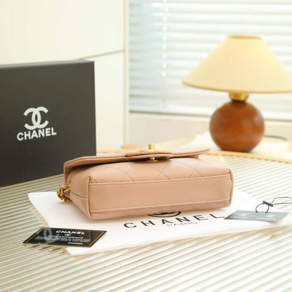 Chanel
95 dhs🪙🌨️
Good quality 

with box
🎁🎁🎁

Zain35
♥️♥️♥️