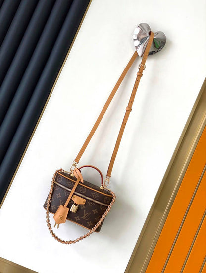 LV
95 dhs💓
High-quality 

with box
🎁🎁🎁

Zain35
♥️♥️♥️