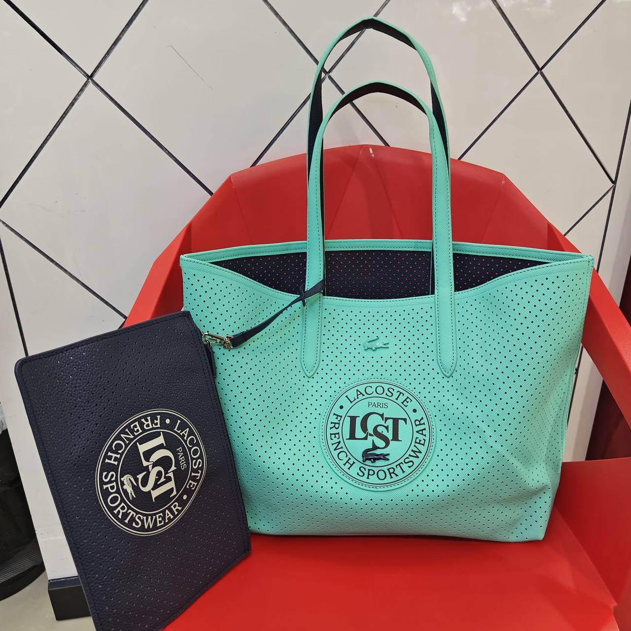 Lacost 

90 DHS🇦🇪🇦🇪

Tow face 

Zain235
♥️♥️♥️