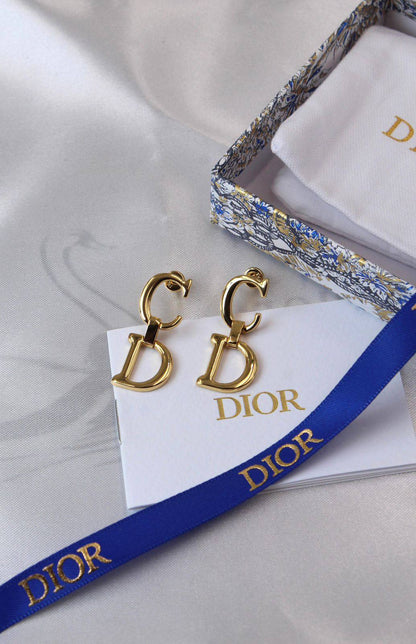 DIOR 🤍
* ⁠↗️ *Super Master Quality ®️*⬆️
* DIOR CD Chain PENDANT & EARINGS

*170 dhs❣️*  with *Normal* Box & Bag
*190 dhs❣️*  with *Orignal* Packaging

Zain209
♥️♥️♥️