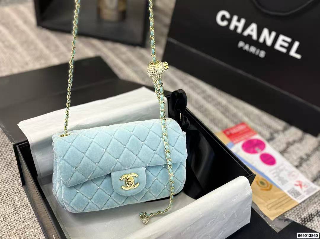 Chanel 
Master
280 dhs🪙🌨️
#20cm❤️💁‍♂️
##with box🥰🥰

Zain228
♥️♥️♥️