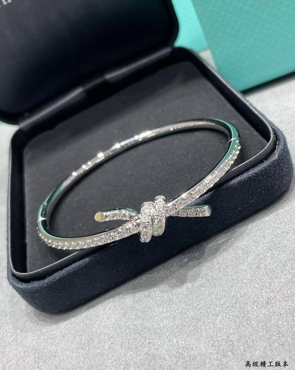 Tiffany Bangle* ⚡️
Master quality 

*55* AED normal box 📦

Zain48
♥️♥️♥️