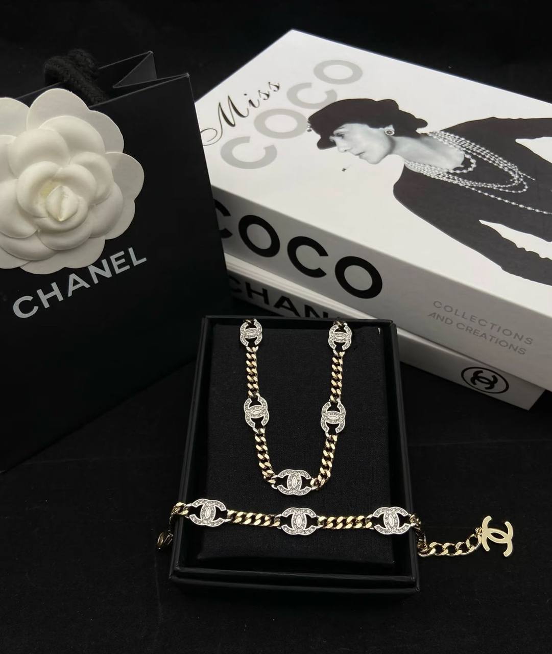 CHANEL SET ❤️‍🔥*
Necklace ✨ 
Earring 💥
Bracelet 🦋
Master quality 💯
With normal boxes 🗃️ 
130 dhs✅
With master box 📦 
140 dhs✅

Zain216
♥️♥️♥️