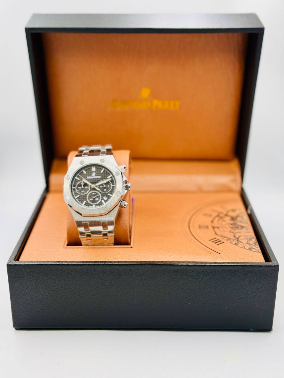 AP Men
*chronograph working*
85 dhs🪙

Zain08
♥️♥️♥️