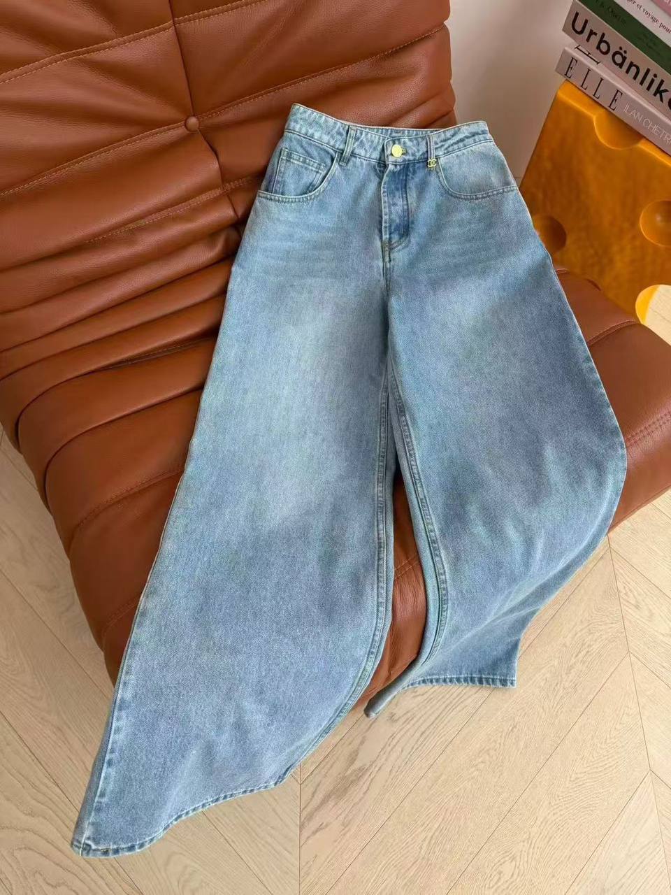 ❤️‍🔥 CHANEL NEW❤️‍🔥✨
✨VIP QUALITY 😍✨ 
Size : 34-36-38-40
480 dhs💓

Zain287
♥️♥️♥️