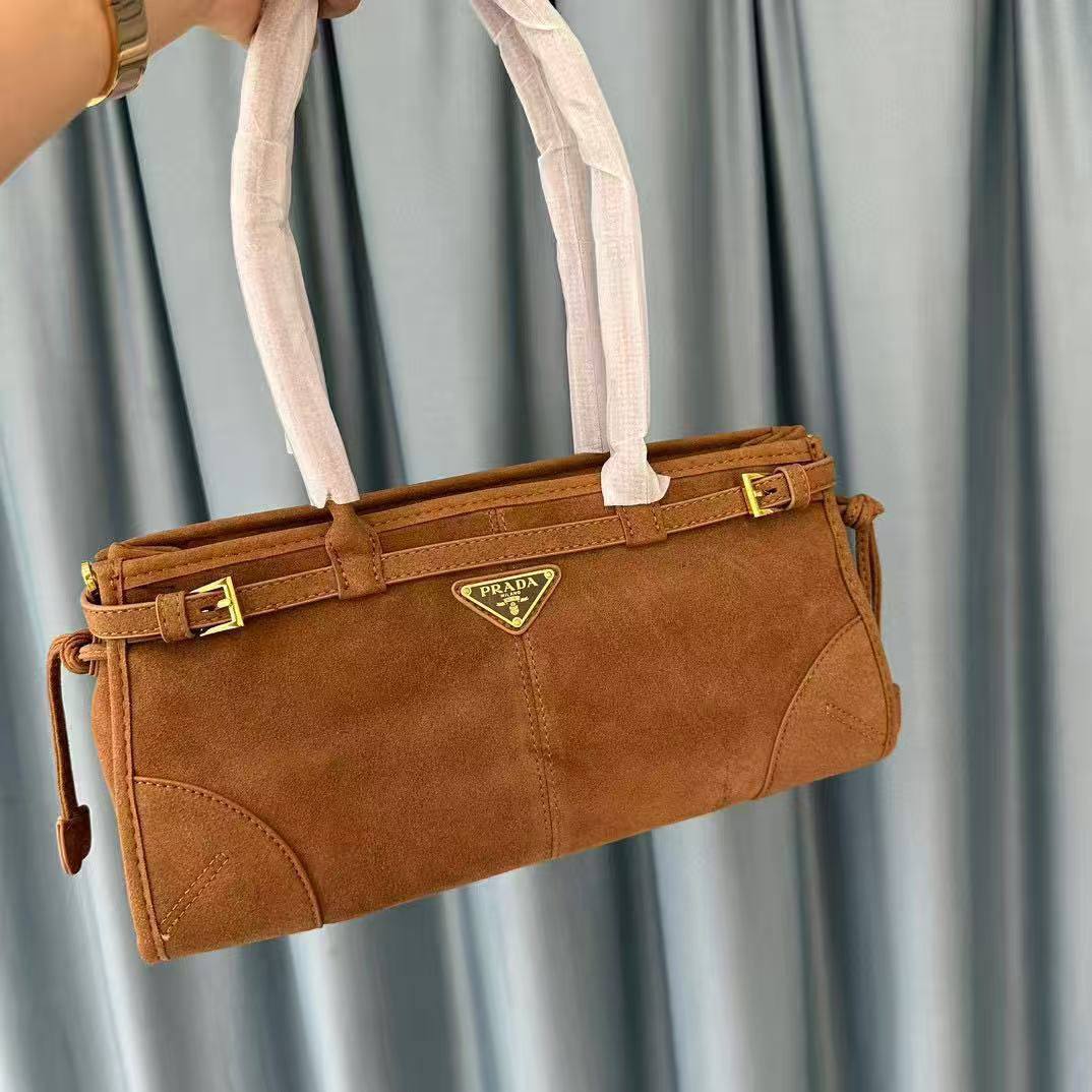 Prada
Master❣️❣️
high quality 
350 dhs🇦🇪🇦🇪
#31cm🙋‍♂️❤️

Zain228
♥️♥️♥️