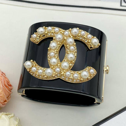 CHANEL
*supermaster* 
Hand band 
140 dhs🪙

Zain263
♥️♥️♥️