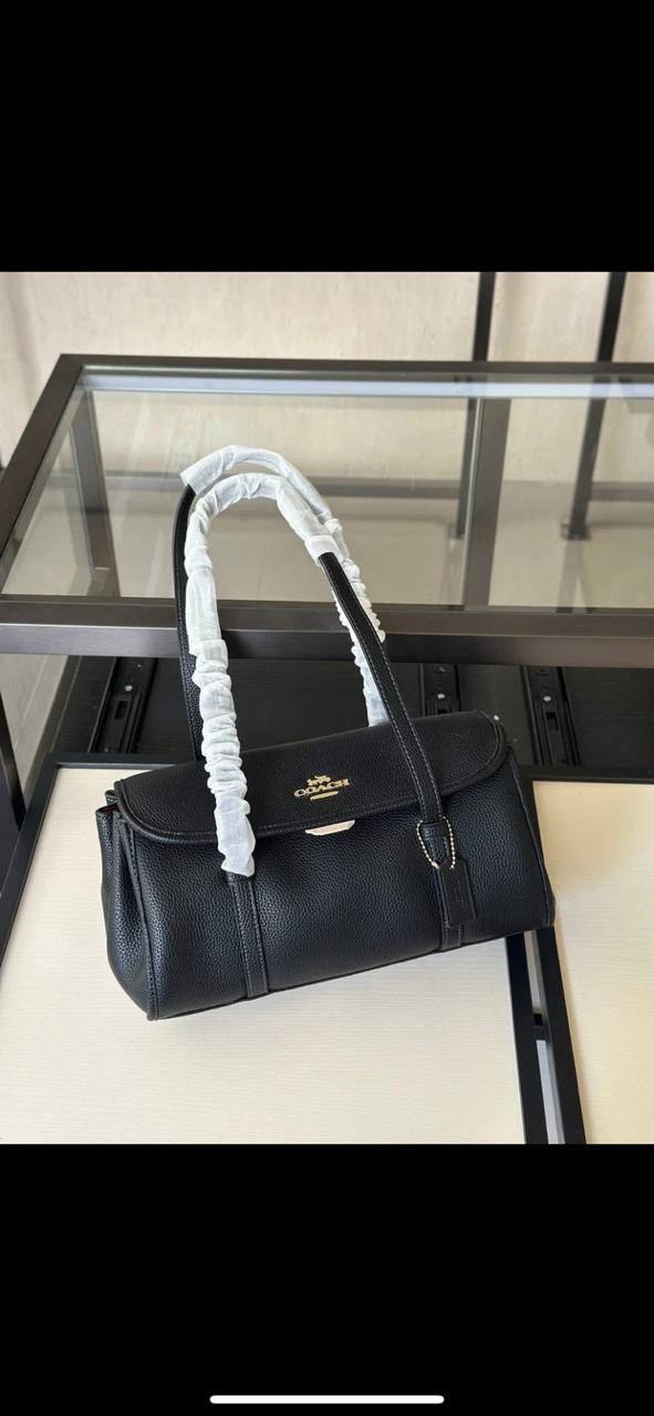 Chanel 
Velvet wallet on  chain
Master quality
20cm 

with box
🎁🎁🎁

230 dhs🌺

Zain95
♥️♥️♥️