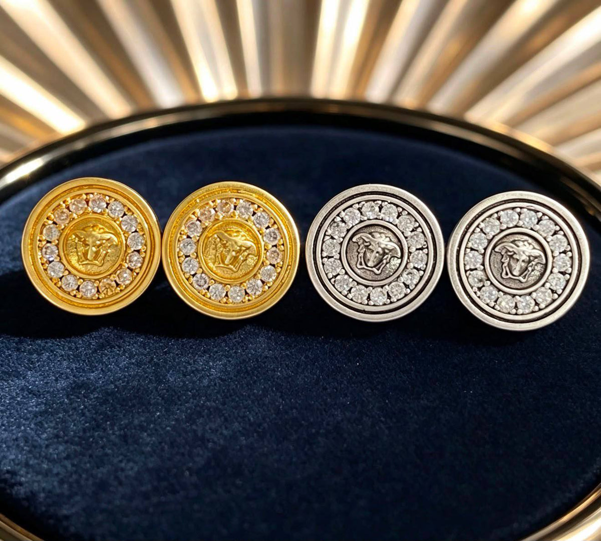 Versace set
Necklace 
Earrings 
Ring 💍 
Master quality 

125 dhs🇦🇪
normal box 📦

Zain48
♥️♥️♥️