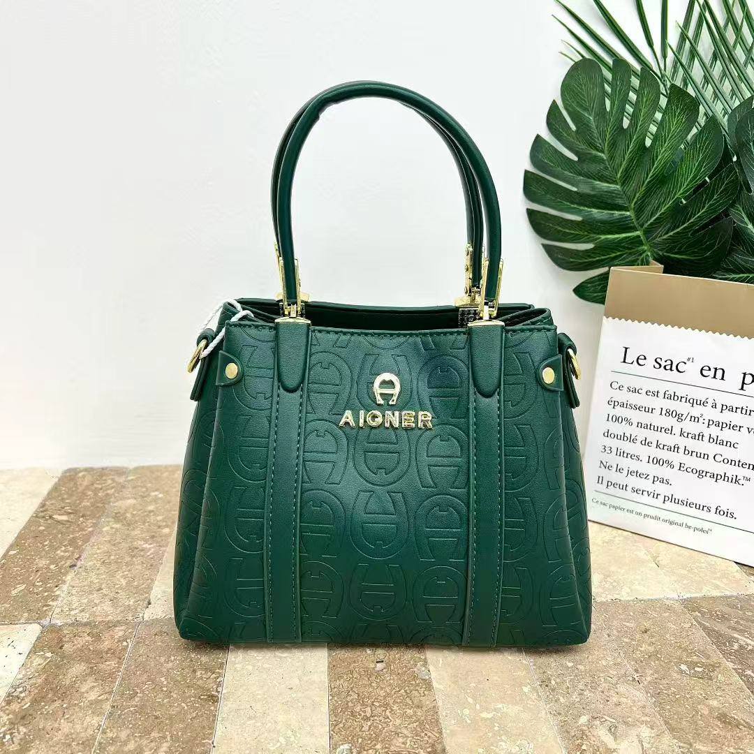 Aigner
75 dhs✅

Zain232
♥️♥️♥️
