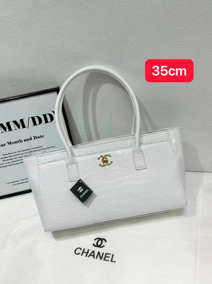 Chanel

150 dhs🇦🇪🇦🇪

Zain132
♥️♥️♥️