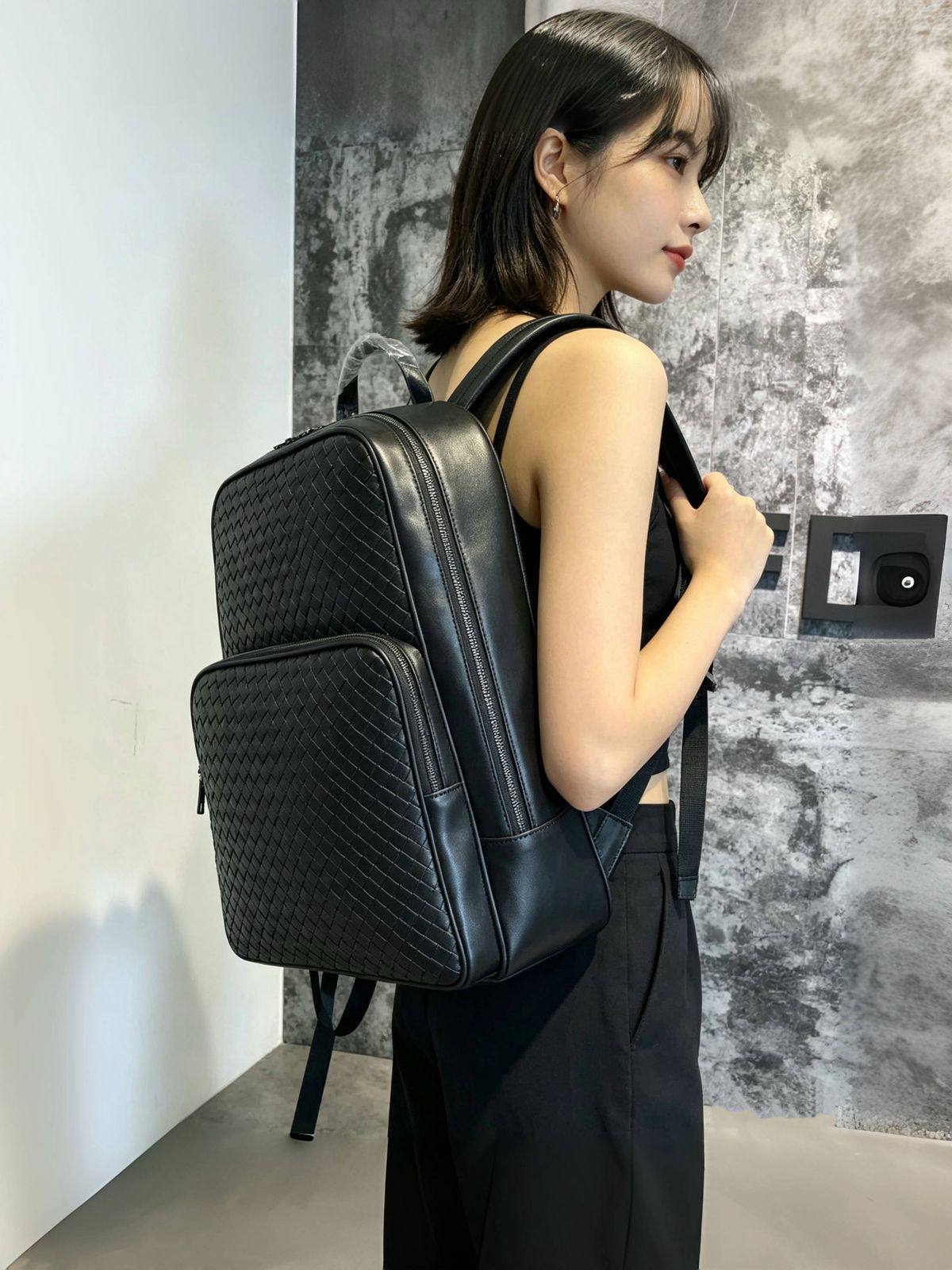 BOTTEGA 

BACKPACK COPY ONE NEW CAME UNISEX , 

235 dhs🇦🇪🇦🇪

Zain39
♥️♥️♥️