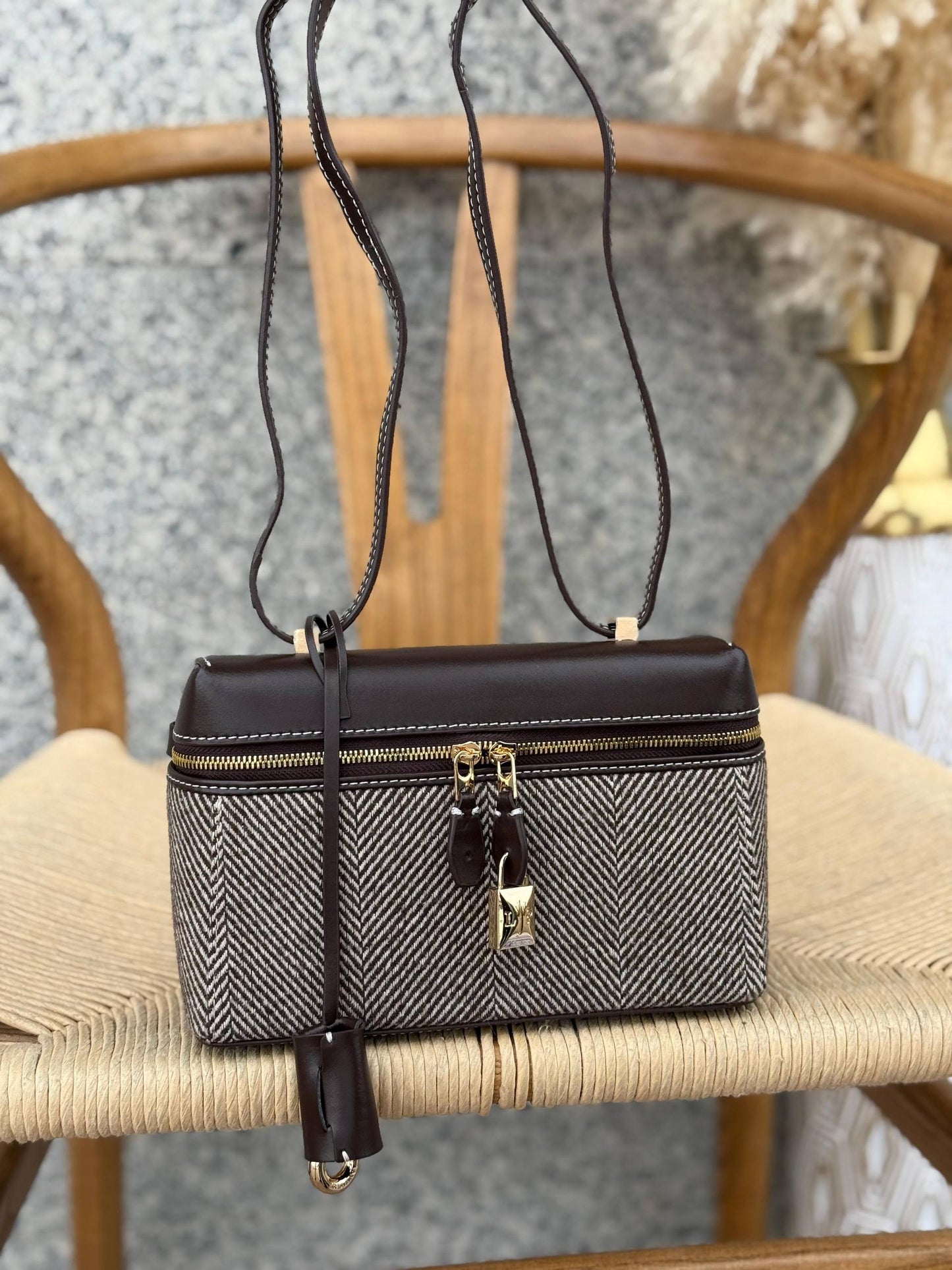 LORO PIANA
21cm
340 dhs🪙🌨️
Top quality 
With box🎁

Zain167
♥️♥️♥️