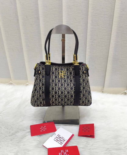 CH

95 dhs❤️

SIZE：22cm

High-quality product

 with a box
🎁🎁🎁

Zain35
♥️♥️♥️