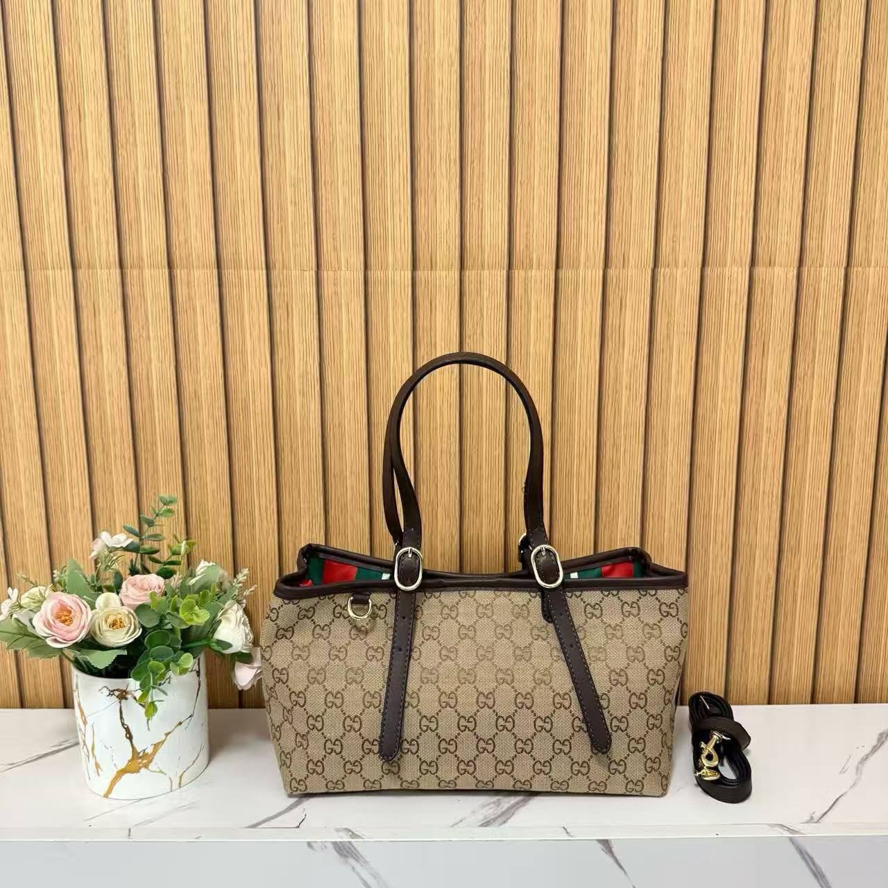 Gucci
Size  34cm
100 dhs💓

Zain04
♥️♥️♥️