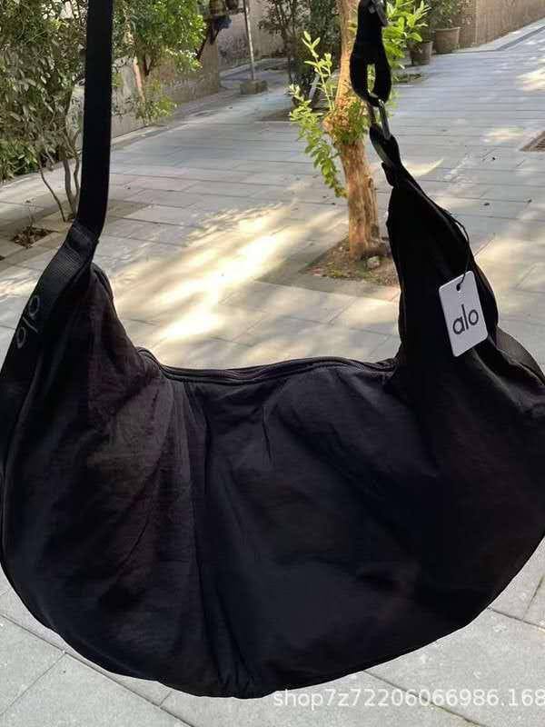 NEW CAME
ALO BAG
GOOD QUALITY
80 DHS💓

Zain40
♥️♥️♥️