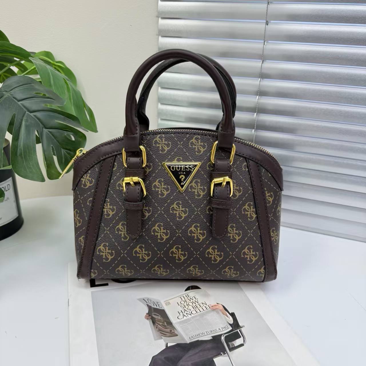 Guess
70 dhs✅

Zain232
♥️♥️♥️
