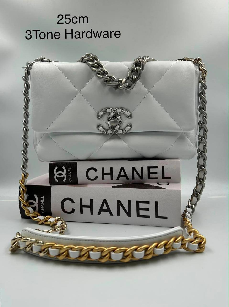 Chanel
metallic silver 

Flap Bag featuring mixed gold and silver-tone hardware.❤️❤️


For Price 👇 WhatsApp✅
0568585901 
0507557372
0552275751 Owner Zain 👌

Zain71
♥️♥️♥️