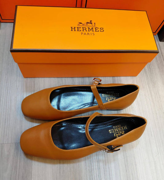 Hermes
Size 36 To 41 
90 dhs✅

Zain16
♥️♥️♥️