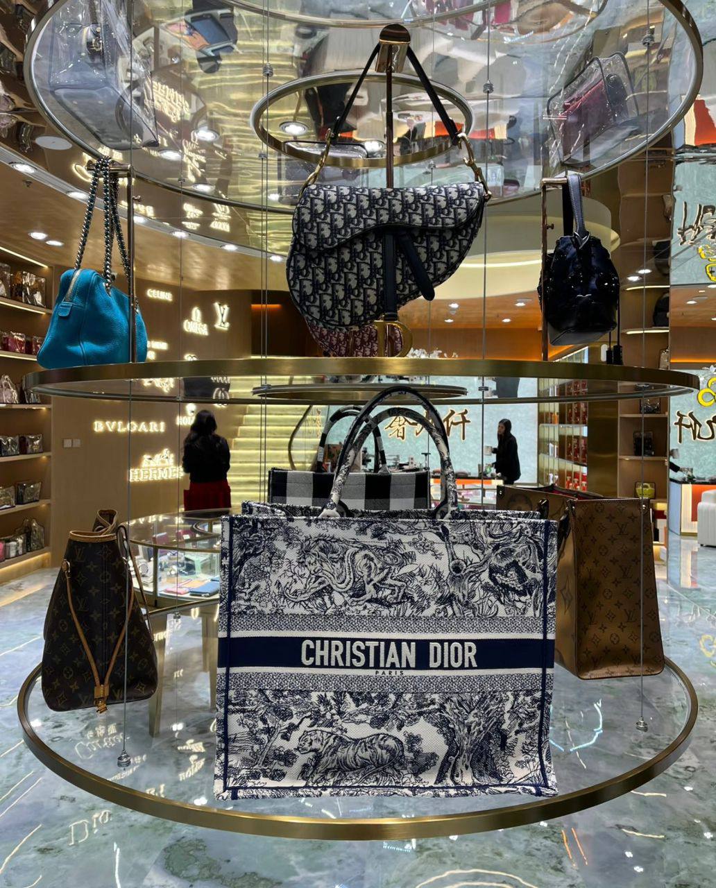 Dior 
110 dhs🪙🌨️
size：36CM-41CM
Good quality

Zain35
Zain26
Zain115
♥️♥️♥️