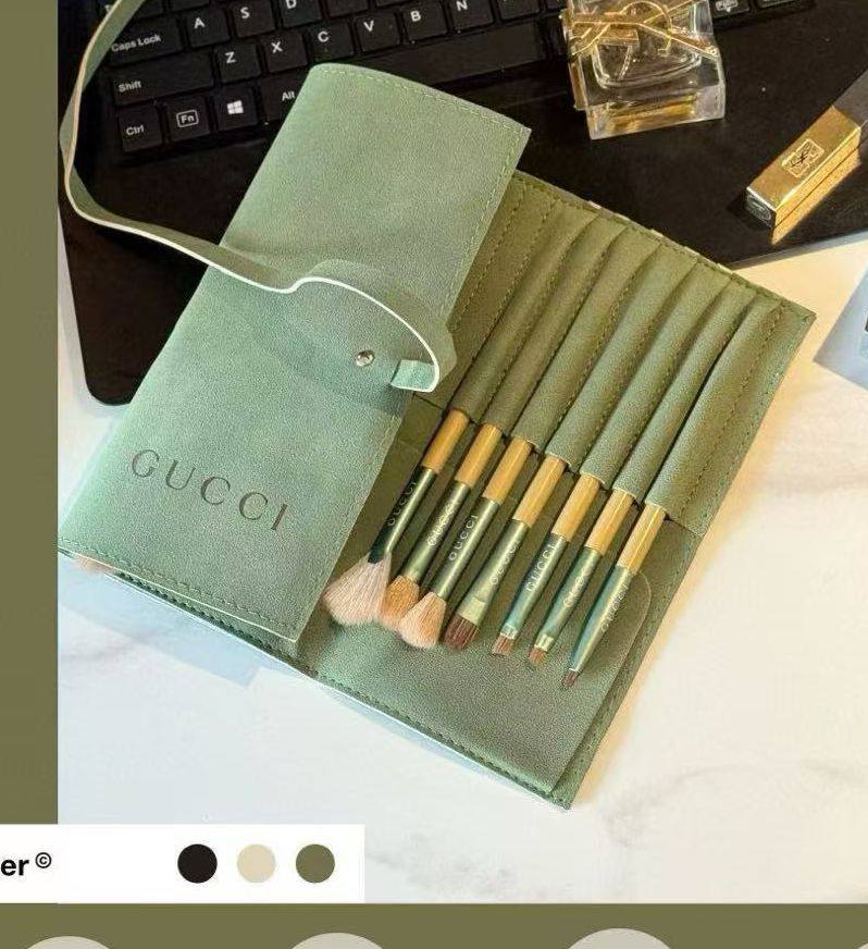 Makeup Brush ❤️‍🔥*
Master quality 💯
Very good quality 💯
60 dhs✅

Zain216
♥️♥️♥️