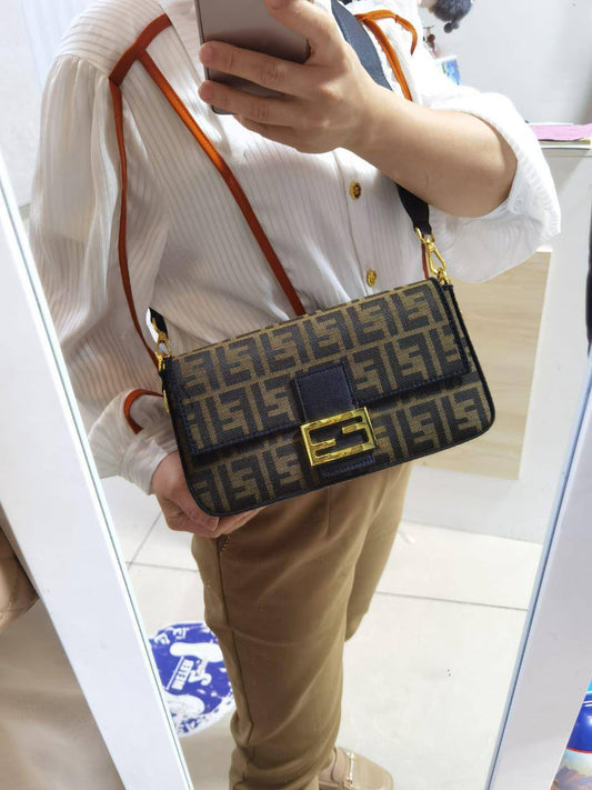 💝Fendi Baguette
1️⃣ First quality +box🎁 
Size : 26 *15 cm
95 dhs🪙🌨️

with box 🎁

Zain115
♥️♥️♥️