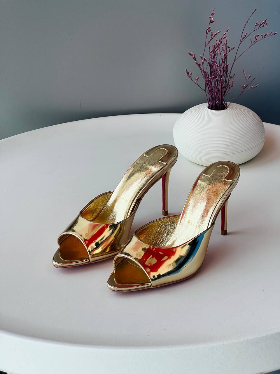 Christian Louboutin
𝑪𝒉𝒓𝒊𝒔𝒕𝒊𝒂𝒏 𝑳𝒐𝒖𝒃𝒐𝒖𝒕𝒊𝒏🤍❤️💛🖤
Size 36-41
_Super master high quality_🪡
470 dhs✅

Zain176
♥️♥️♥️