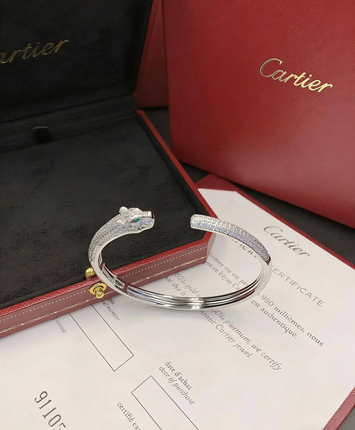 CARTIER BANGLE 
MASTER✨💫
75 dhs🇦🇪🇦🇪

 WITH BOX AND PAPER BAG🛍️🎁

Zain89
♥️♥️♥️