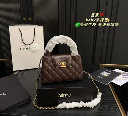 Chanel
20cm 

with box 
🎁🎁🎁

85 dhs🪙💕

Zain219
♥️♥️♥️