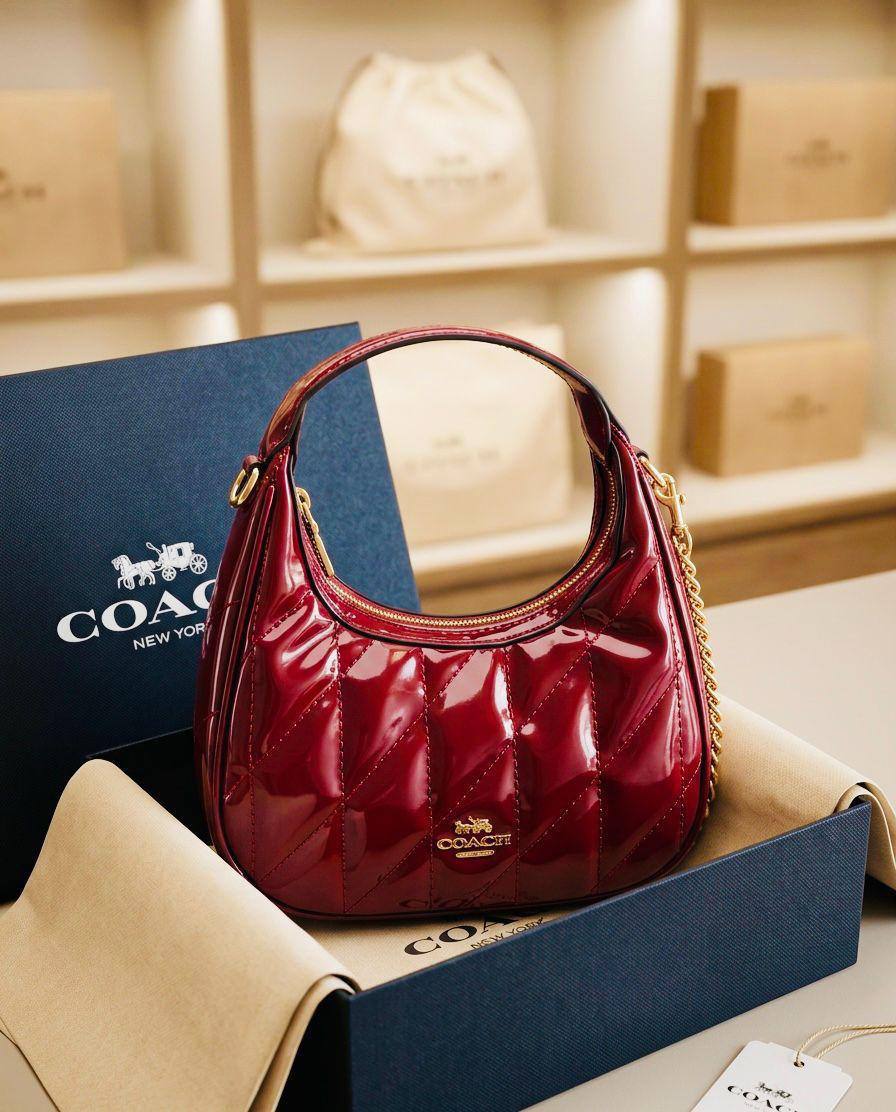 COACH 🆕
GOOD QUALITY ☘️
Glossy material ✨
100 dhs✅
WITH BOX 📦

Zain28
♥️♥️♥️