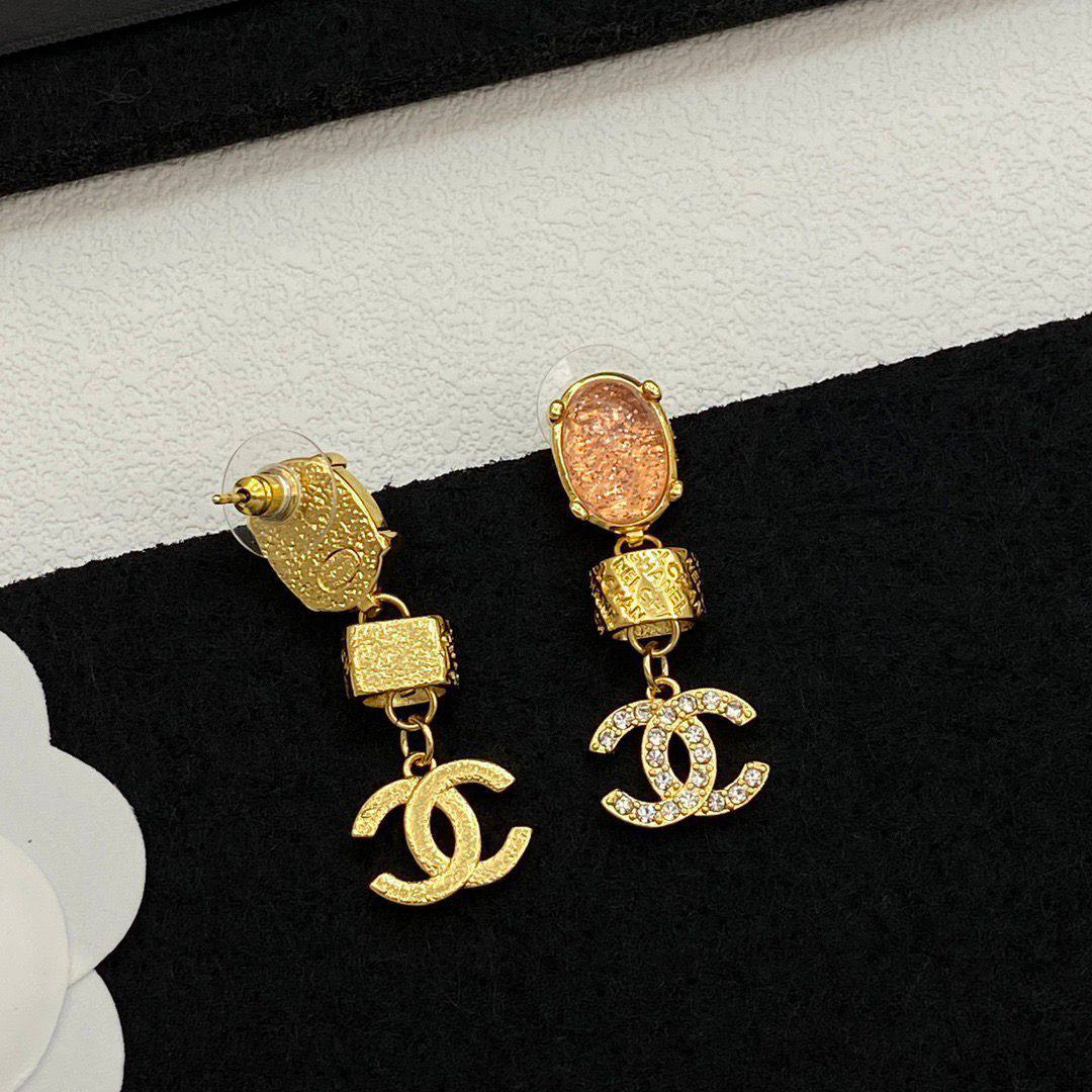Chanel Earrings* 🦋
Master Quality 

*55* AED normal box 📦

Zain48
♥️♥️♥️