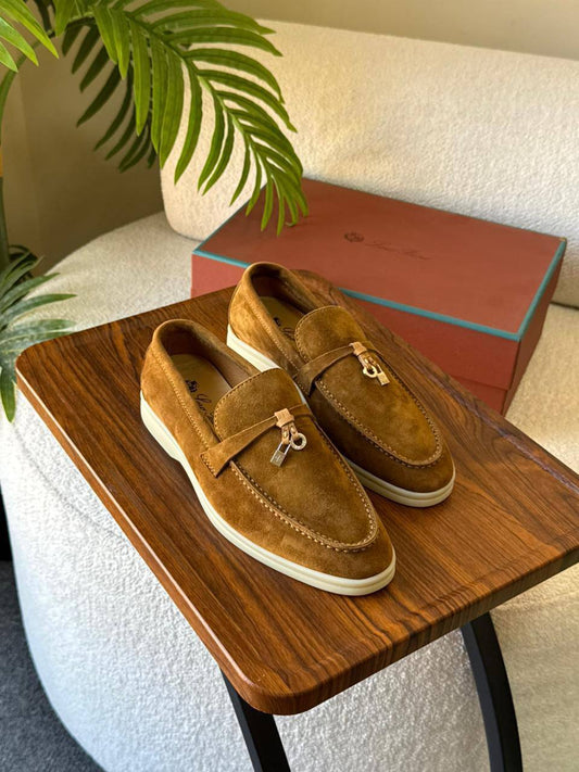 LORA PIANA 
SuperMaster Quality 💯
450 dhs💓
Size:36-41💥

Zain171
♥️♥️♥️