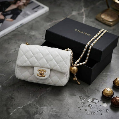 CHANEL Classsic
Flap Cross/shoulder bag
With Ball press adjustable
Chain belt strap
Size : 18 cm
With BOX 

100 dhs🇦🇪🇦🇪

Zain239
♥️♥️♥️