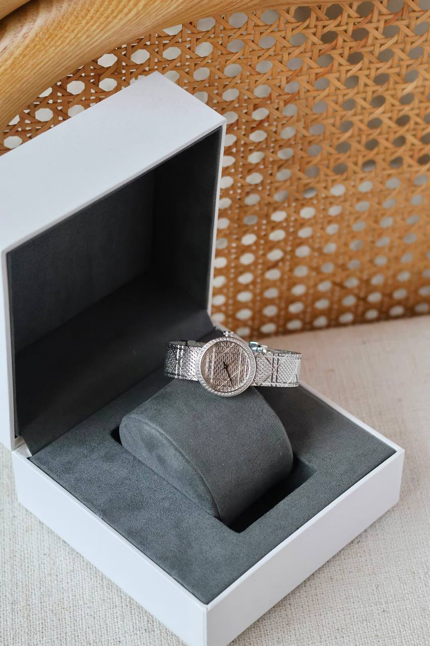 Dior 👒
La D de Dior Satine
25mm
Quartz 🔋
vip ♥️
For Price 👇 WhatsApp✅
0568585901 
0507557372
0552275751 Owner Zain 👌

Zain236
♥️♥️♥️