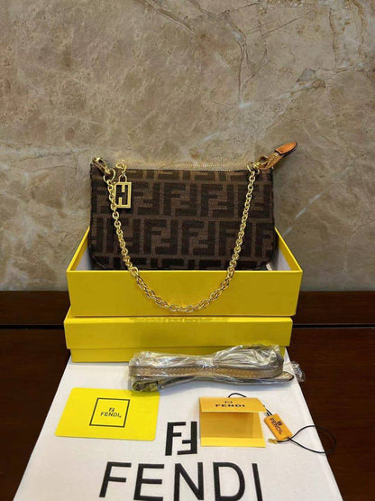 Fendi
with box
🎁🎁🎁

85 dhs✅

Zain90
♥️♥️♥️