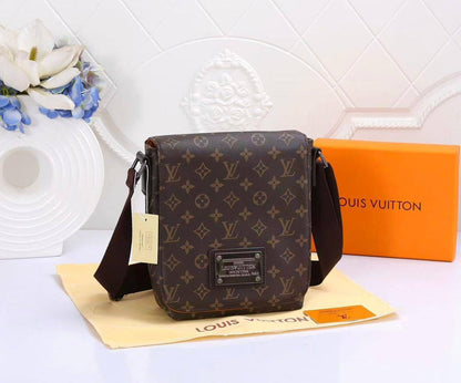LV
With box 
🎁🎁🎁

85 dhs👑

Zain17
♥️♥️♥️