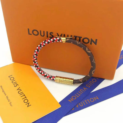 45 DHS✅

BRACELET 

UNISEX WITH BOX AND PAPER BAG🛍️🎁

Zain89
♥️♥️♥️