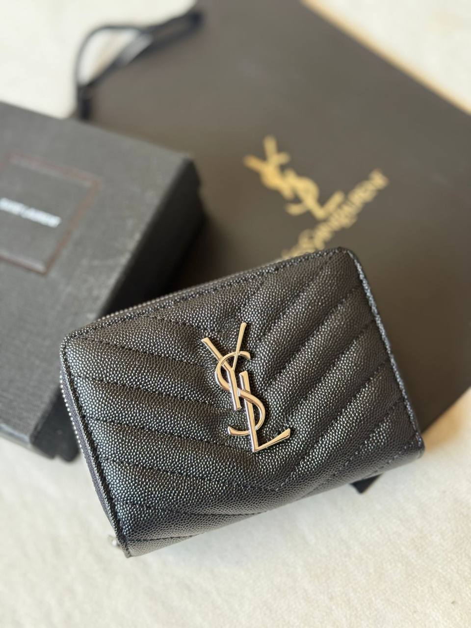 YSL
💙*Super Master*💙
💙*With original box*💙
280 dhs🇦🇪

Zain281
♥️♥️♥️