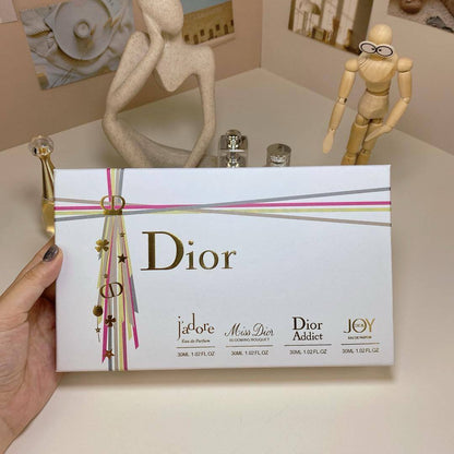 Dior Set
30 ml each 
65 dhs❣️
Very good Quality

Zain24
Zain17
♥️♥️♥️