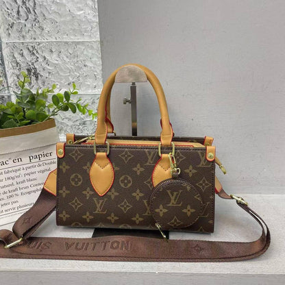 LV
25*14*9cm
75 dhs🪙💕

Zain17
♥️♥️♥️