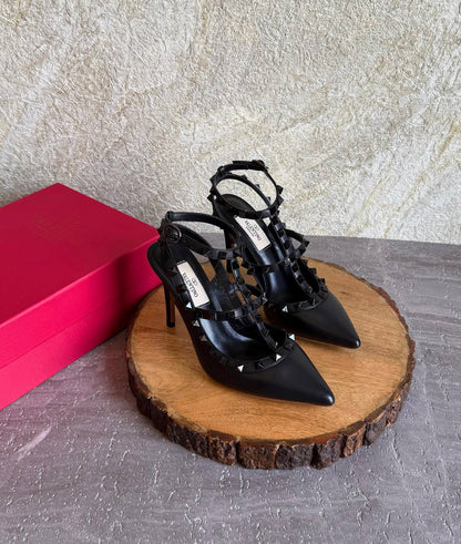 VALENTINO
SuperMaster Quality 💯
450 dhs🇦🇪🇦🇪
Size: 36-41💥

Zain171
♥️♥️♥️