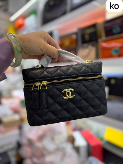 Chanel LP 

Size :  19 * 13  cm

80 dhs🪙💕

with box 🎁

Zain115
♥️♥️♥️
