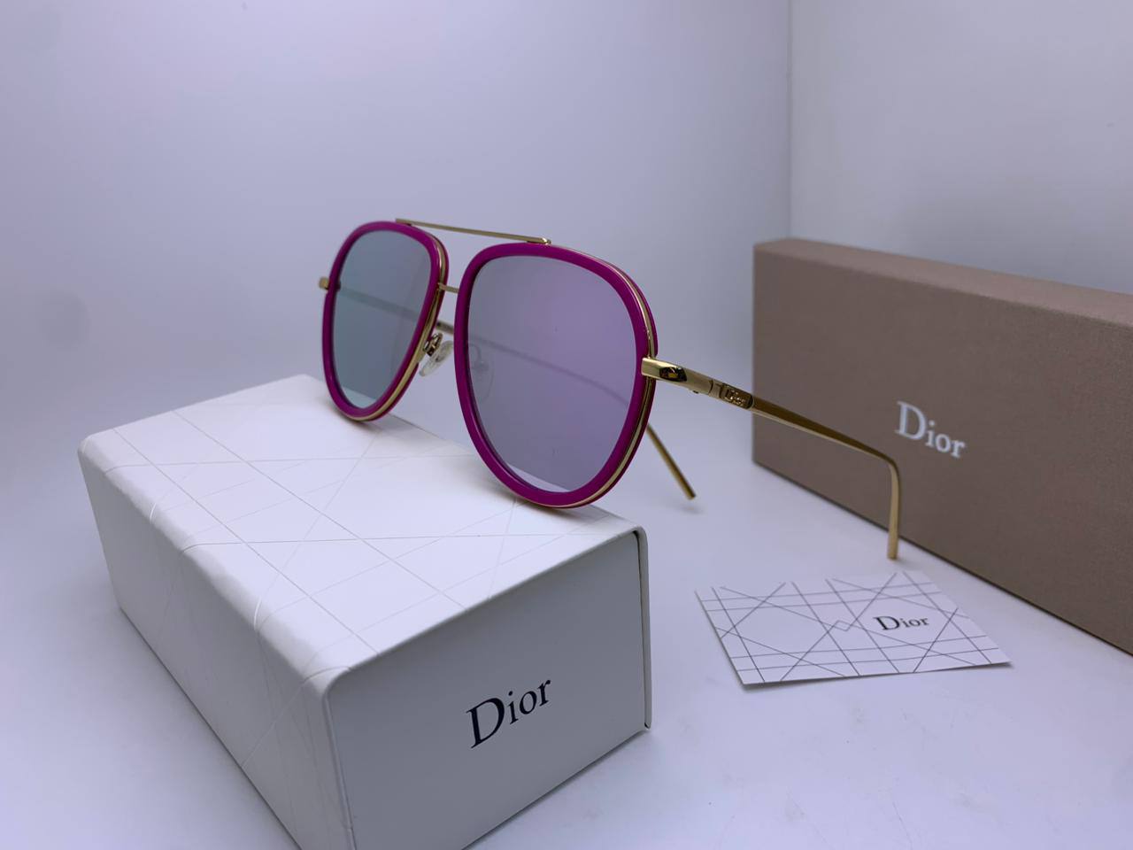 Ladies sunglasses 
70 dhs✅

Zain126
♥️♥️♥️